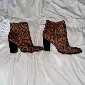 Dream Pairs Brown Leopard Women’s Heeled Boots Size 6